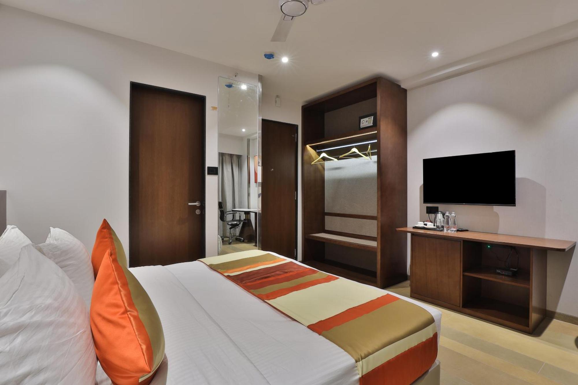 Hotel Elements סוראט מראה חיצוני תמונה